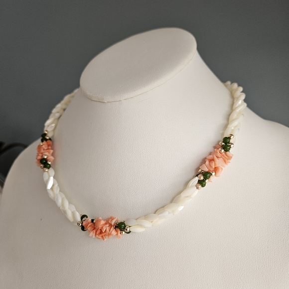 Twisted Mother of Pearl MOP Jade Pink Coral Beaded Vintage Necklace Barrel Clasp - Picture 2 of 11